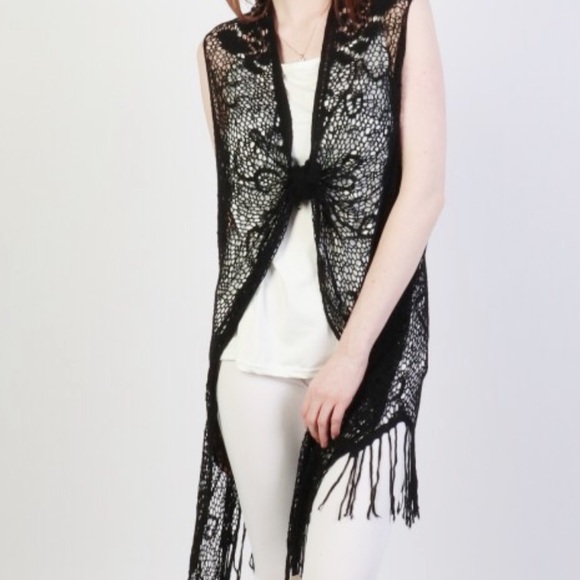 Beautiful boho lace fringed vest in black - Picture 2 of 3